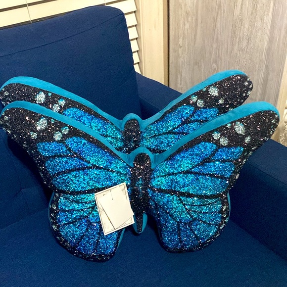 Pillows - Picture 1 of 7